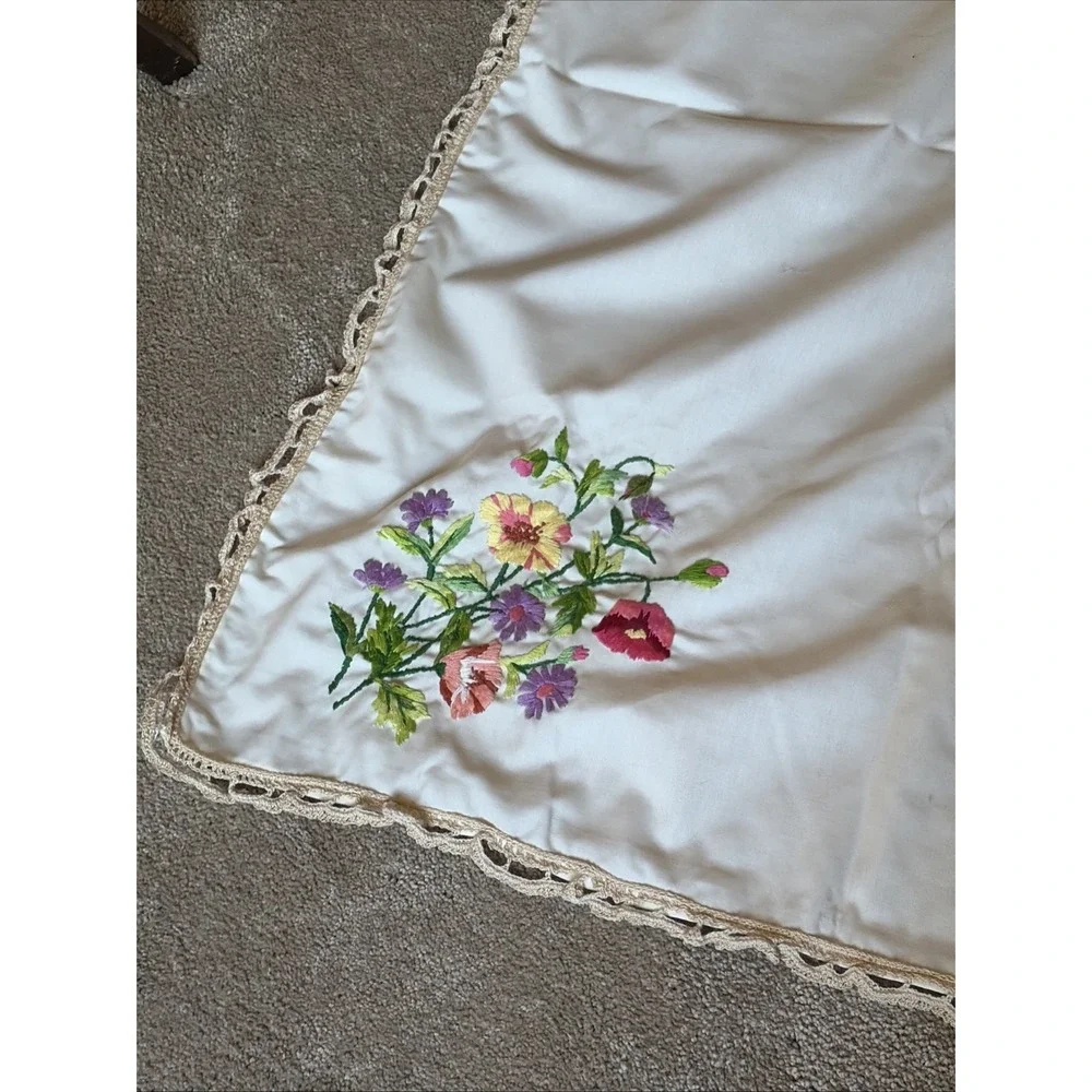 Vintage Hand Embroidered  Tablecloth 86